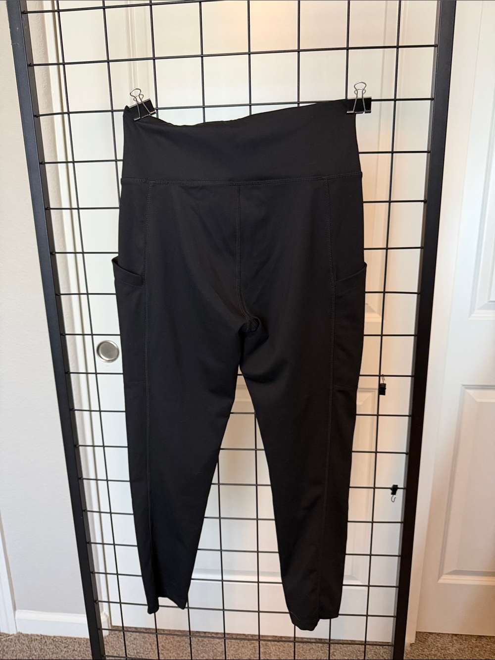 32 Degrees Women's Black High-Rise yoga pants with Side Pockets